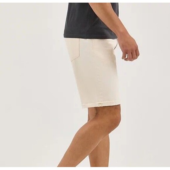 NWT Wrangler Off White Luca Denim Relaxed Fit Jean Shorts Size 42 - Picture 4 of 11